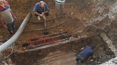 مياه الجيزة: نعمل على إصلاح كسر ماسورة المنيرة الغربية ودفعنا بسيارات متنقلة لمواجهة الانقطاع