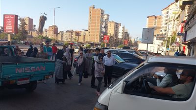 بسب زحام المواصلات.. استدعاء 30 سيارة سرفيس وميني باص لنقل الطلاب والمواطنين بالدقهلية 