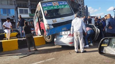 إصابة 5 أشخاص في حادث تصادم أتوبيس نقل جماعي وسيارة ملاكي بالإسكندرية 