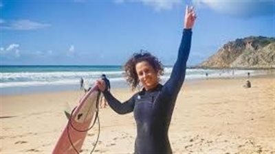 طعنتها في الصدر.. سمكة أبو سيف تنهي حياة راكبة الأمواج الإيطالية جوليانا مانفريني 