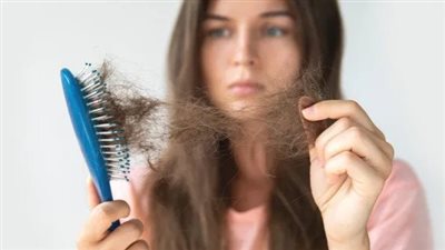 أهمها نقص فيتامين د.. مشكلات صحية مرتبطة بـ تساقط الشعر 