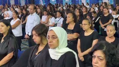 الحزن يخيم على الحضور في عزاء تكلا أبو الوي رائدة تعليم الراهبات | بث مباشر