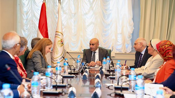 وزير التعليم مع السفير