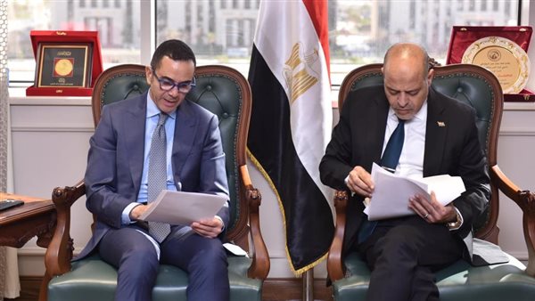 وزيرا العمل والاستثمار