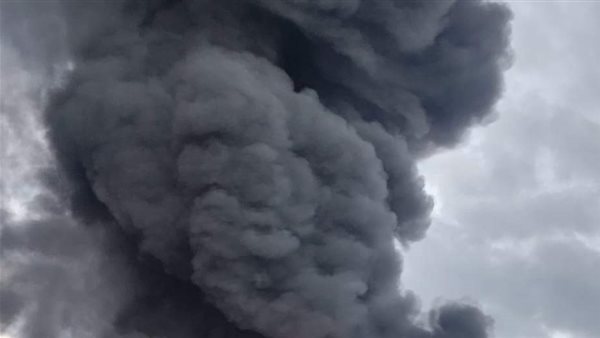 حريق هائل بمخزن لمصنع