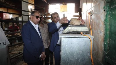 سلع مجهولة المصدر.. ضبط 162 مخالفة خلال حملات تموينية على المخابز والأسواق في المنيا