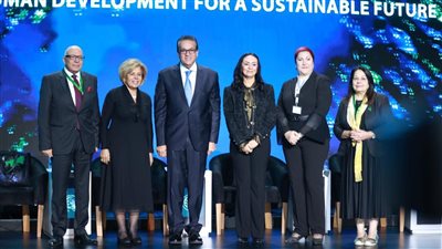 وزير الصحة يُدير جلسة حول إطلاق العنان لقوة العمر الصحي لكبار السن