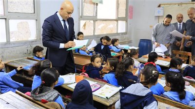 وزير التعليم يوجه بإعداد برامج علاجية للطلاب الضعاف في القراءة