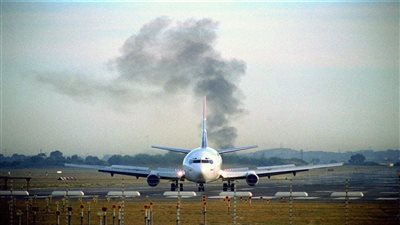 بسبب وفاة راكبة.. هبوط اضطراري لطائرة بمطار أسيوط الدولي | بث مباشر