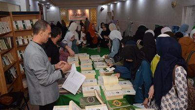البحوث الإسلامية ينظم معرضًا للكتاب بكلية الدراسات الإسلامية والعربية للبنات بالقاهرة