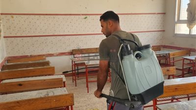 بعد شكاوى أولياء الأمور بوجود حشرة البق.. ننشر إجراءات تعقيم مدرسة إبراهيم الرفاعي بالتجمع