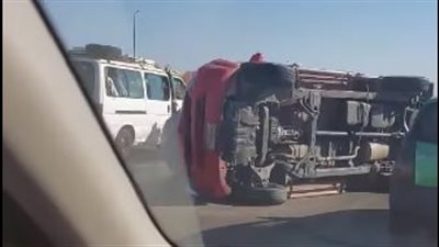 إصابة 6 أشخاص في انقلاب سيارة ربع نقل بالفيوم