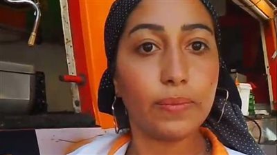 قصة كفاح خريجة آداب تعمل على عربة مشروبات متنقلة: بقالي 7 سنين بشتغل| بث مباشر