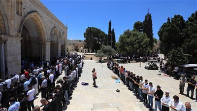 رغم الحصار.. 30 ألفًا يؤدون صلاة الجمعة في المسجد الأقصى