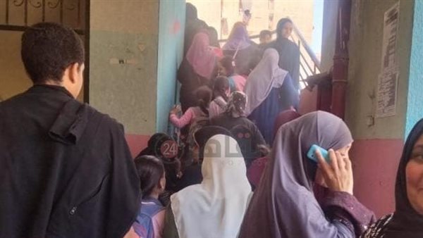 عدد من أولياء الأمور