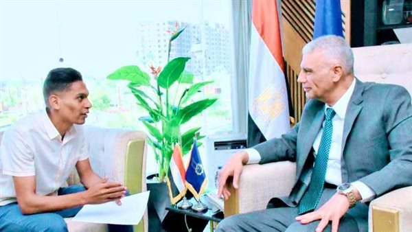 محافظ أسوان ومراسل