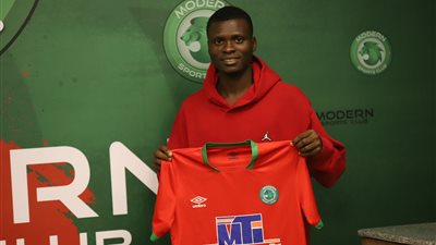 مودرن سبورت يعلن تعاقده مع النيجيري أجاسا لتدعيم الفريق