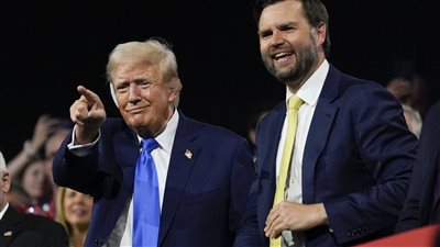 منجم ذهب لوكالة الاستخبارات.. نيويورك تايمز: قراصنة صينيين اخترقوا هواتف ترامب 