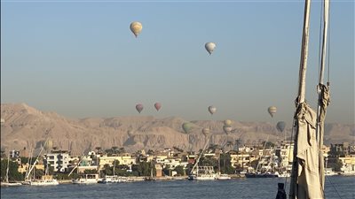 70 رحلة بالون طائر تزين سماء الأقصر بـ1650 سائحا