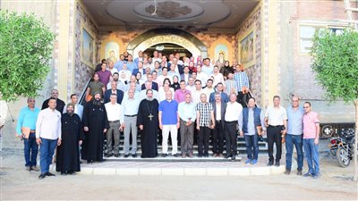 رئيس جامعة سوهاج وطلاب من أجل مصر يزورون الدير الأحمر | صور