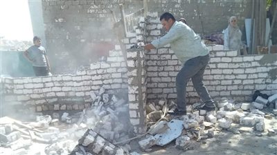 حملة إزالة فورية لمباني على أرض الدولة شمال الغردقة|صور