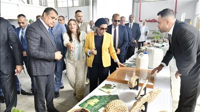 لتشجيع الاستثمار البيئي والمناخي.. افتتاح مصنع تدوير ألياف الموز لإنتاج عبوات كرتونية صديقة للبيئة