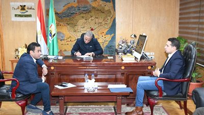 محافظ الفيوم يلتقي أعضاء بمجلسي النواب والشيوخ لبحث مطالب المواطنين