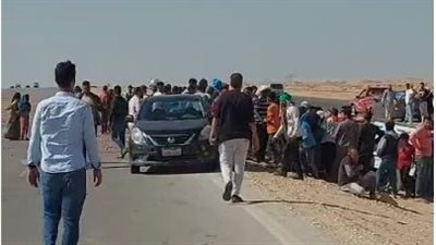 إصابة عدد من العمال في انقلاب سيارة أعلى طريق الضبعة