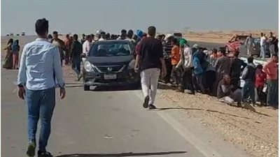 مصرع عامل وإصابة 18 في انقلاب سيارة ربع نقل بطريق الضبعة