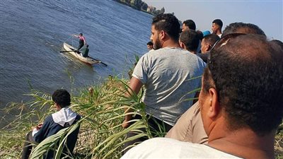 انتشال جثمان سائق سيارة بعد سقوطها في ترعة بالبحيرة