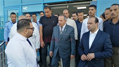 بينهم طلاب.. محافظ بورسعيد يتابع حالة مصابي حادث انقلاب سيارة | صور