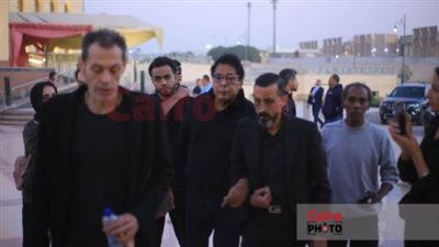 الكينج وإسلام جمال يشاركان في عزاء والدة أحمد عصام| بث مباشر 