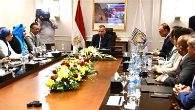 محافظ جنوب سيناء يلتقي وفد الإعلام العربي بشرم الشيخ 