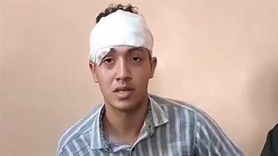 طالب يستغيث بعد تعدي مدرس عليه بكفر الشيخ: فتح دماغي 8 غرز ومش مسامحه | بث مباشر