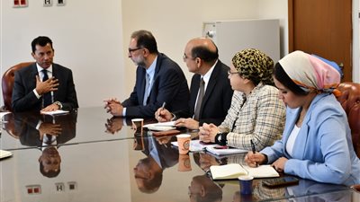 وزير الرياضة يبحث مع رئيس هيئة سلامة الغذاء تكثيف جهود التوعية بالاستخدام الآمن للمكملات الغذائية