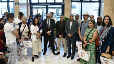 بالورود والهدايا.. تدشين أول رحلة طيران خاصة من أسوان إلى مطار أبو سمبل