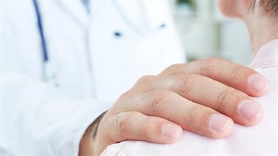 الطبيب المتهم باغتصاب بناته في اعتراف صادم: شفتهم في وضع مخل مع طالبين بالمدرسة الأمريكية وأنا أولى من الغريب