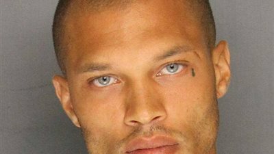 صلع وعيونهم ملونة.. دراسة تكشف ملامح الرجال الخائنة بالذكاء الاصطناعي