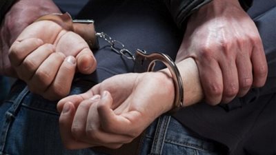 عاشرهن أكثر من مرة.. ضبط طبيب نساء لاتهامه باغتصاب بناته الثلاثة بالتجمع | بث مباشر