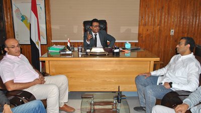 وكيل صحة سوهاج يناقش آليات تطبيق ميكنة الخدمات الصحية 