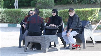 بحضور ميرفت أمين وانهيار شمس البارودي.. تشييع جثمان حسن يوسف من مسجد الشرطة بالشيخ زايد | بث مباشر