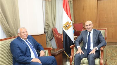 من بينها إنشاء مدرسة للمتفوفين.. وزير التعليم يبحث مع محافظ الوادي الجديد عددًا من الملفات الخاصة بتطوير المنظومة