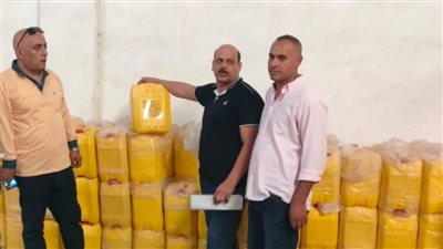 ضبط كميات من السلع الغذائية مجهولة المصدر بالإسكندرية 