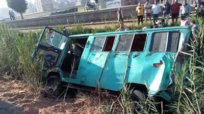 إصابة 4 أشخاص في حادث تصادم وانقلاب سيارتين بكفر الشيخ