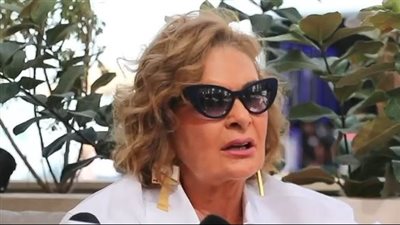 يسرا: زمان كنا بنغير الملابس في الشوارع.. دلوقتي كل واحد بيقعد في كرفان