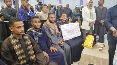 شايل كفنه على إيده.. القودة تنهي خصومة ثأرية بين عائلتين في قنا 