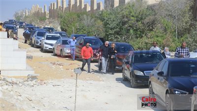 انهيار النجوم.. حضور ضخم وجنازة مهيبة لـ وداع مصطفى فهمي قبل دفنه بمثواه الأخير |صور