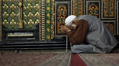 الأزهر للفتوى يكشف أهم أحكام الصلاة على الكرسي في المسجد