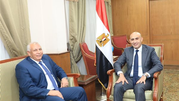 وزير التعليم ومحافظ