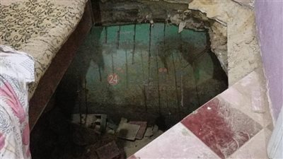 سقوط جزء من سقف عقار سكني في إمبابة.. وإخلاؤه من السكان | صور